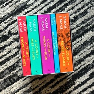 A Court of Thorns and Roses Box set